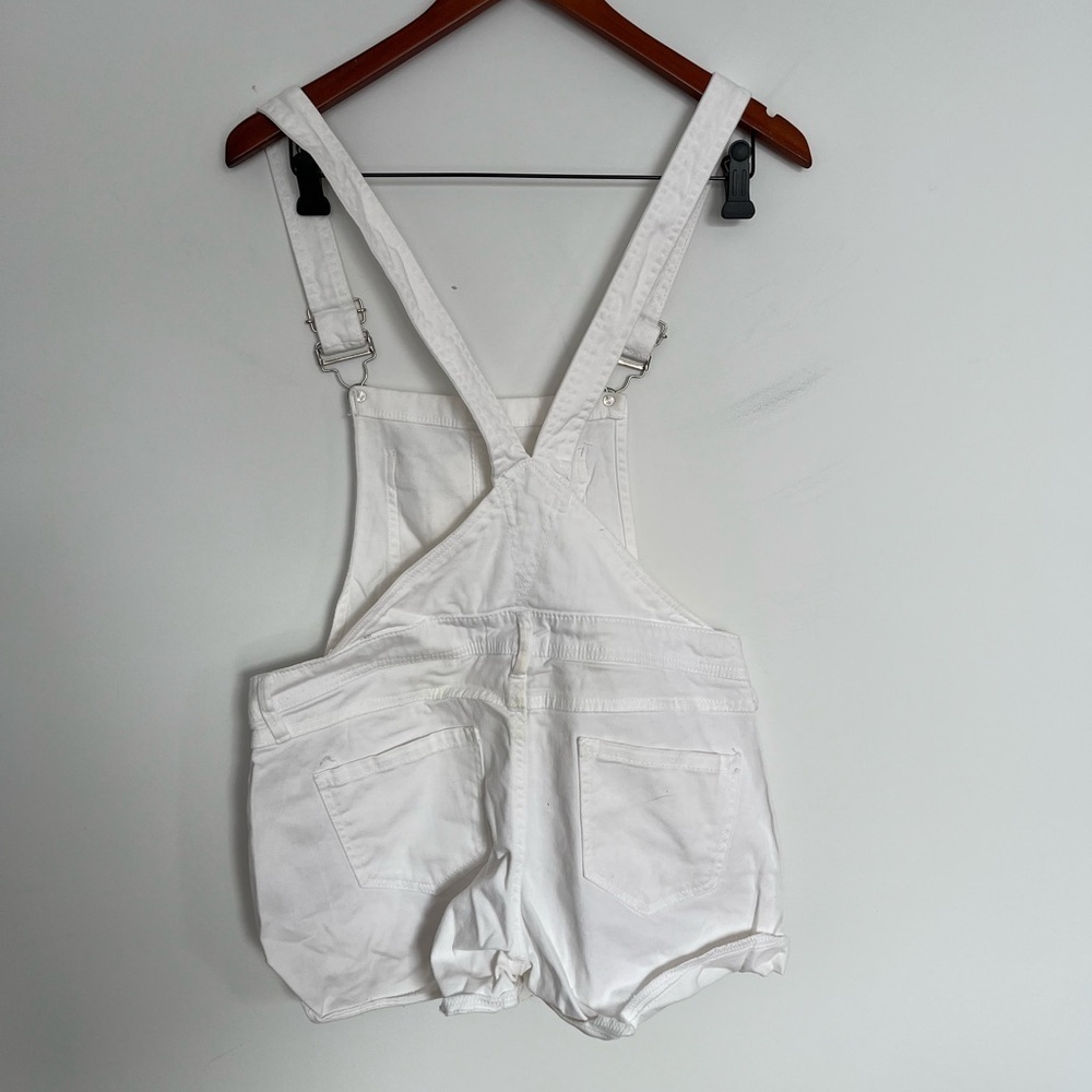 FREE with any purchase - White mini shorts Overalls size medium - Picture 4 of 6